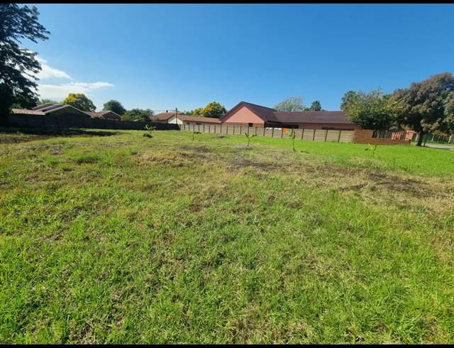 1,060M² VACANT LAND FOR SALE IN FALCON RIDGE